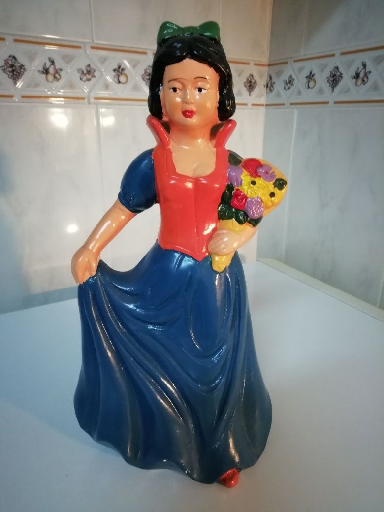 Boneca Loiça Princesa Branca Neve Com Vestido Clássico