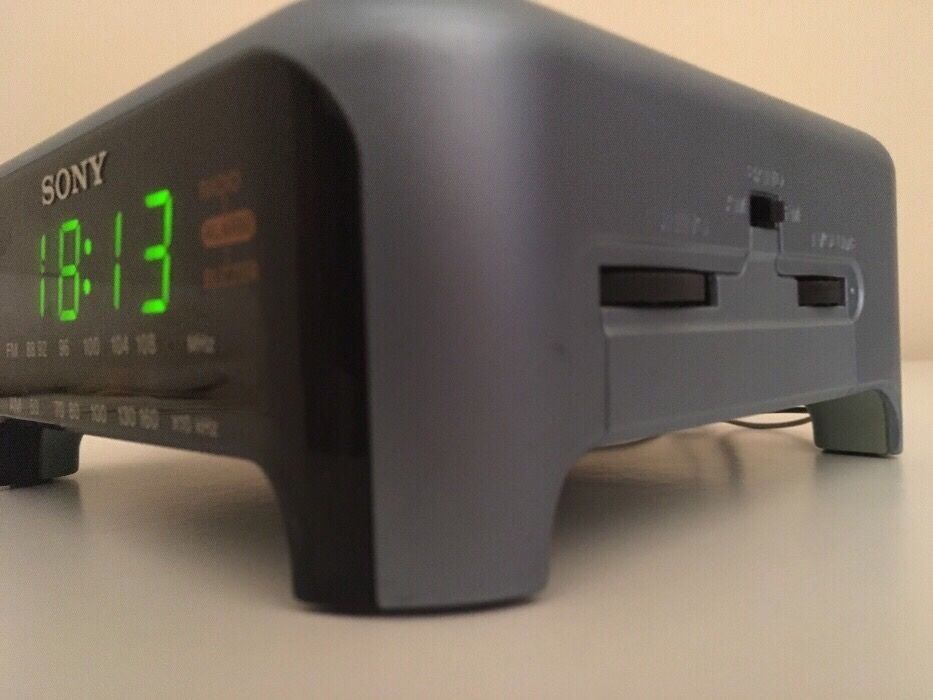 Relógio (s) - Despertador - rádio - Alarme mesa de cabeceira (2, dois)