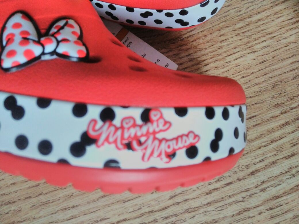 "Crocs" Minnie Mouse, oryginalne z USA, C9 (dł. wkładki 15,5cm)