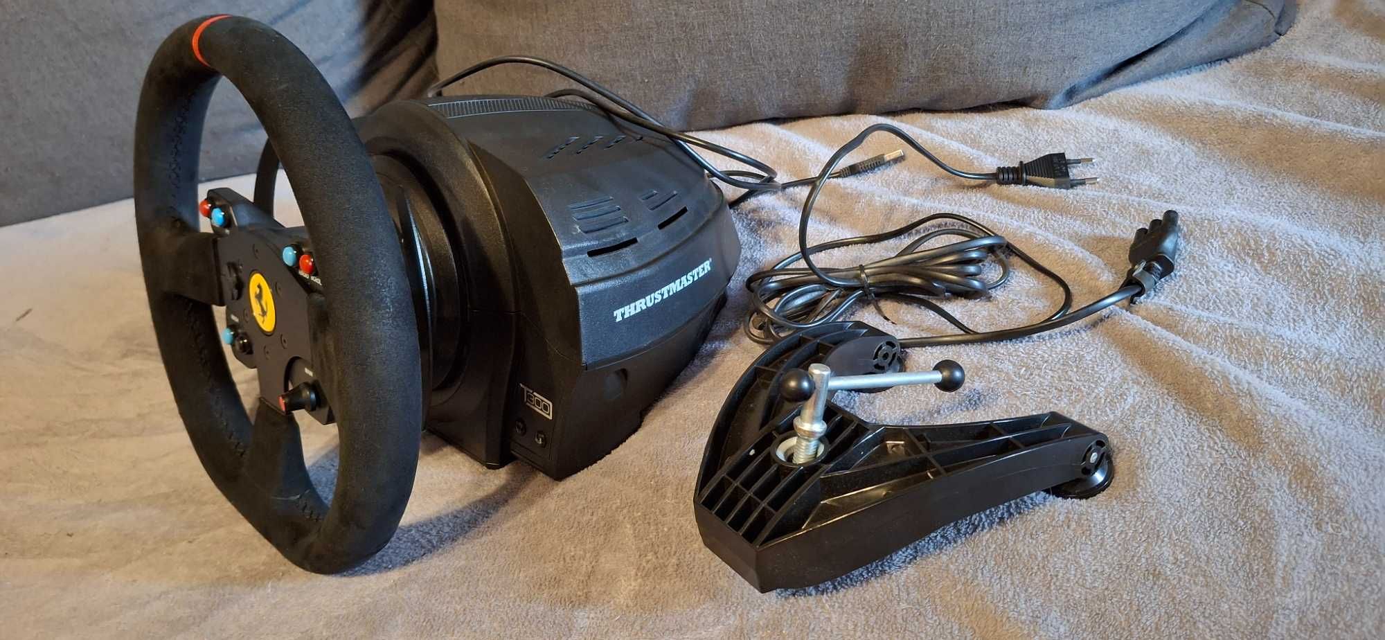 Thrustmaster T300+Volante Ferrari 599XX Evo