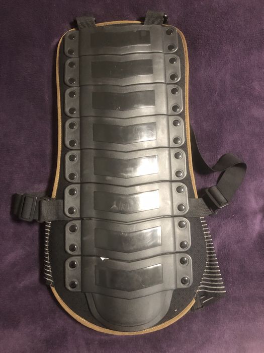 Ochraniacz na plecy. Żółw na plecy.