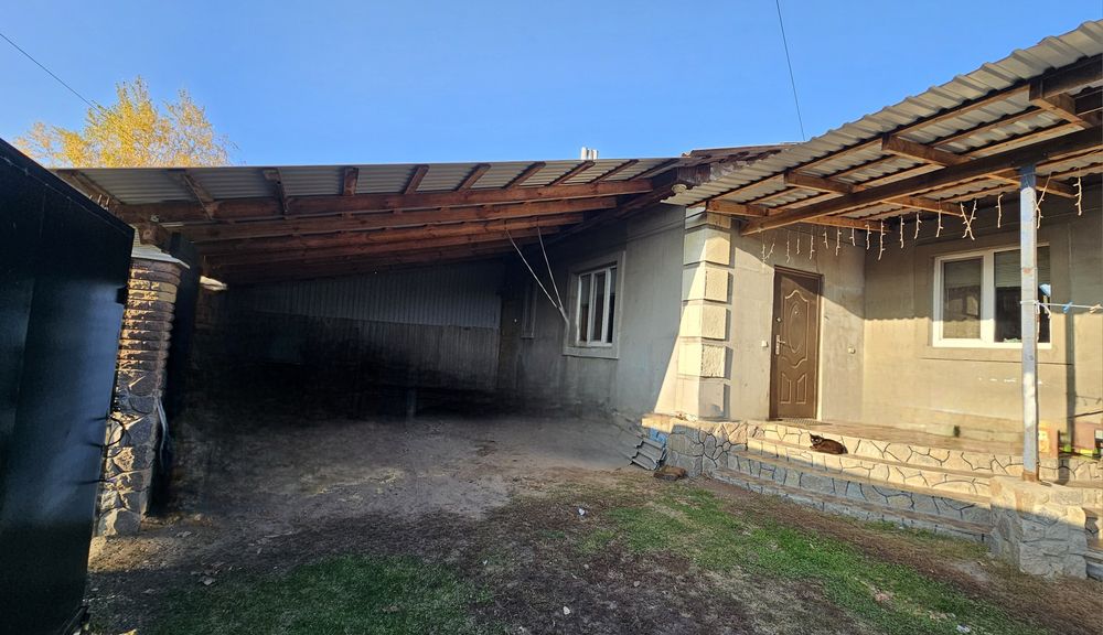 Продам будинок із земельною ділянкою