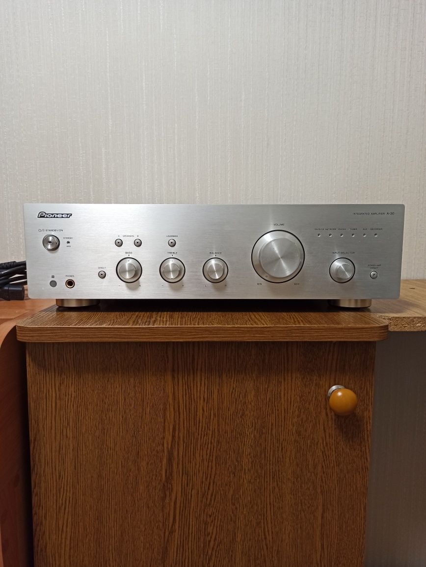 Усилитель Pioneer A-30-S интегральный усилитель.