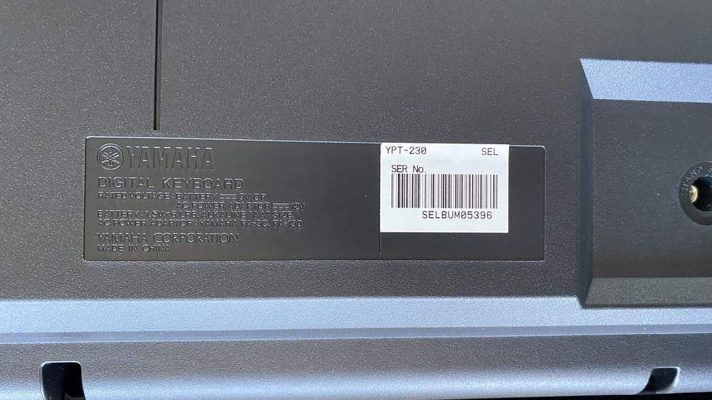 Teclado Yamaha + Suportes