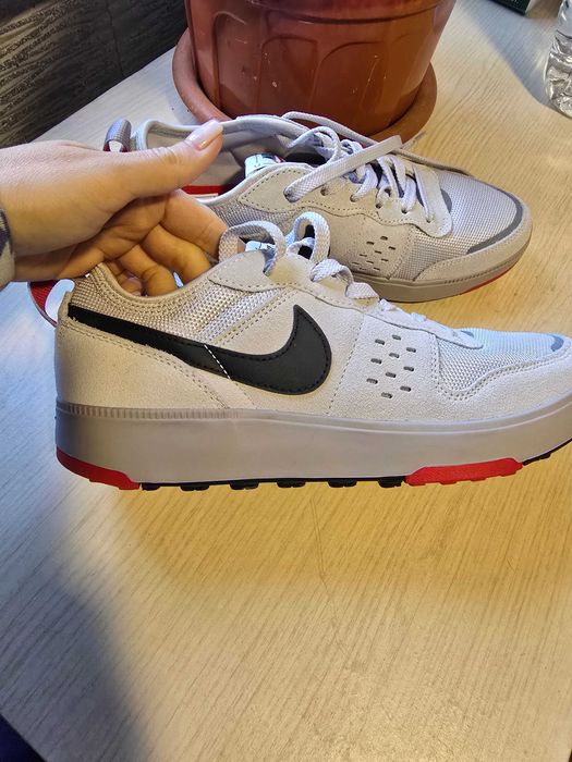 Кросівки жіночі Nike