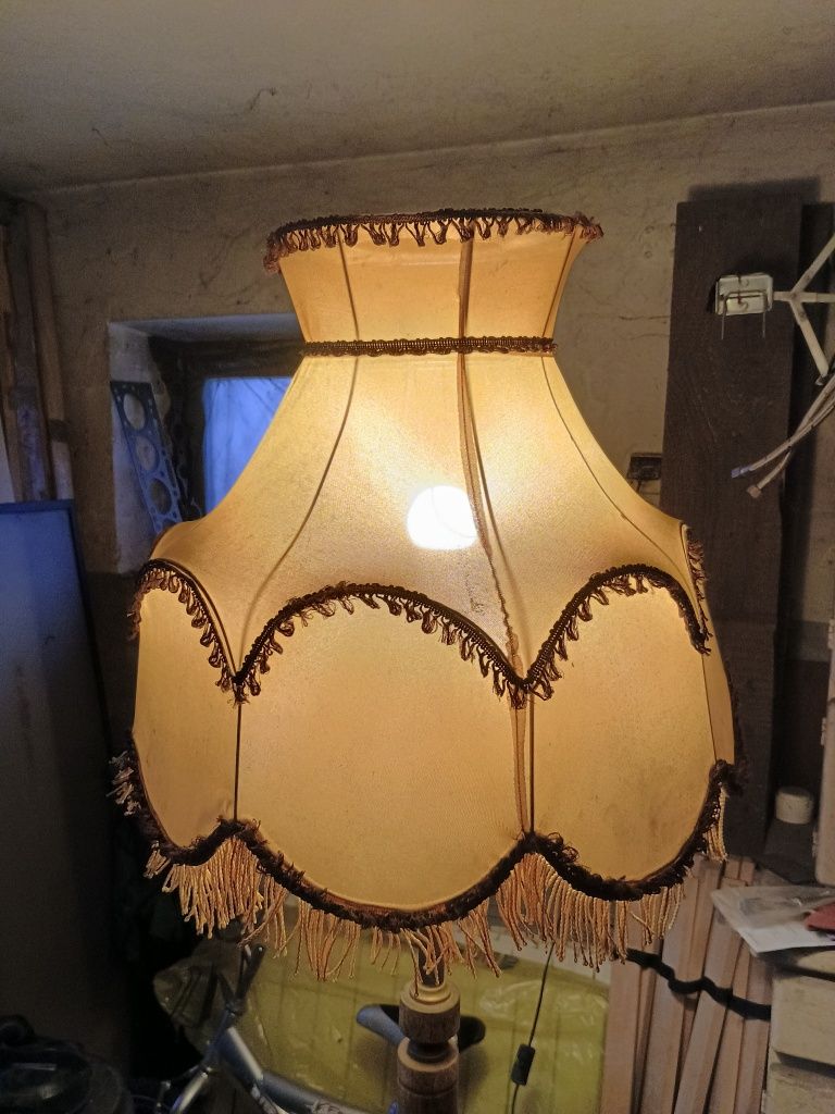 Stara lampa stojąca retro