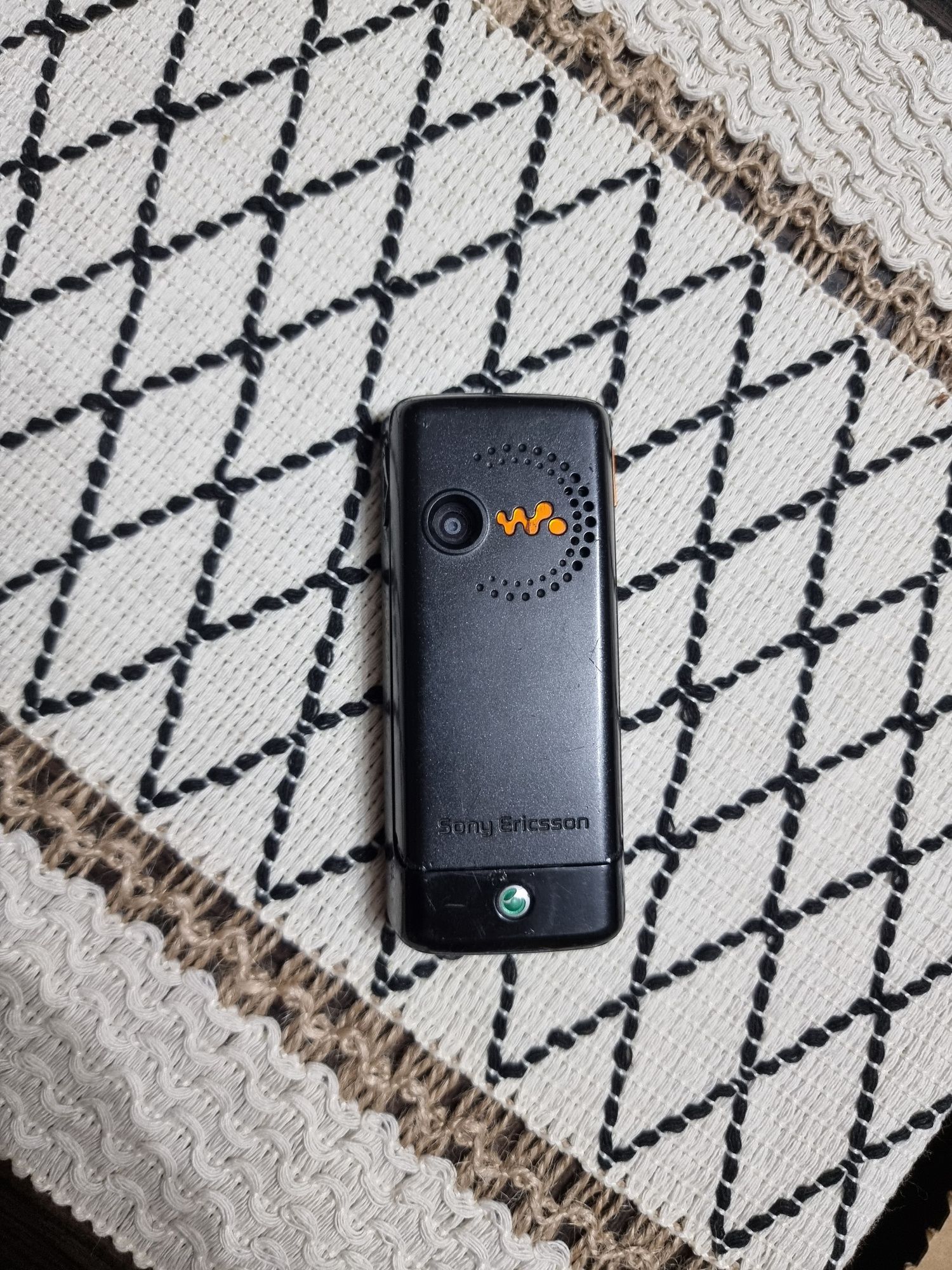 Telefon komórkowy Sony Ericsson w200i