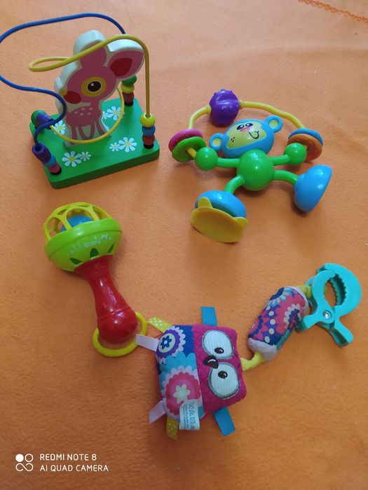 Дитячі іграшки для розвитку