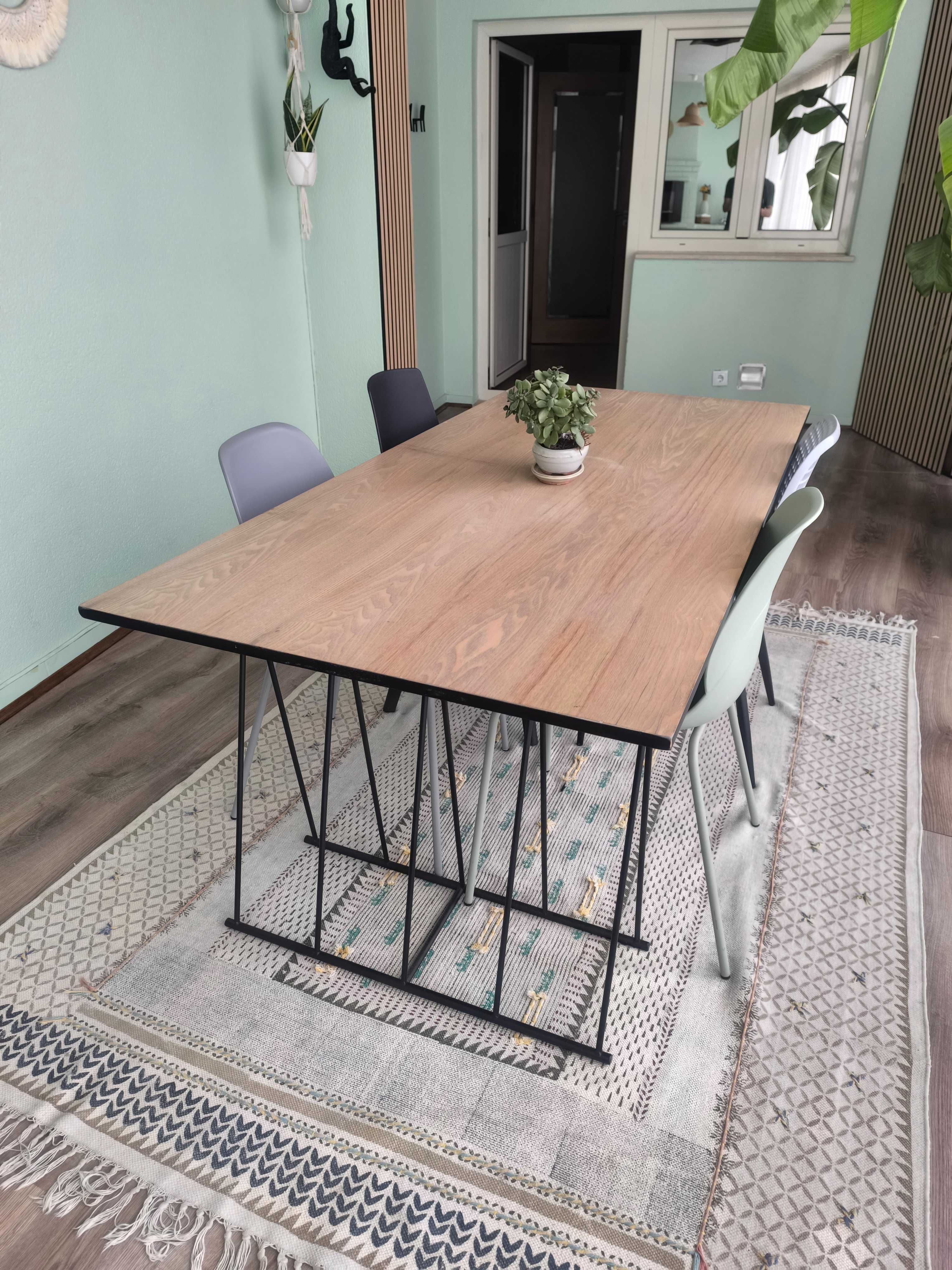 Conjunto de Mesa de Jantar com 4 cadeiras