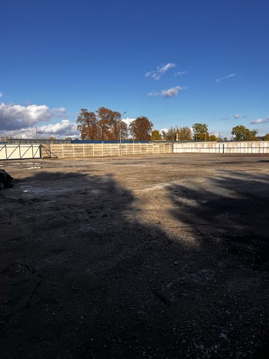 Plac 4 tyś m2 ogrodzony , oświetlony, monitoring, światłowód