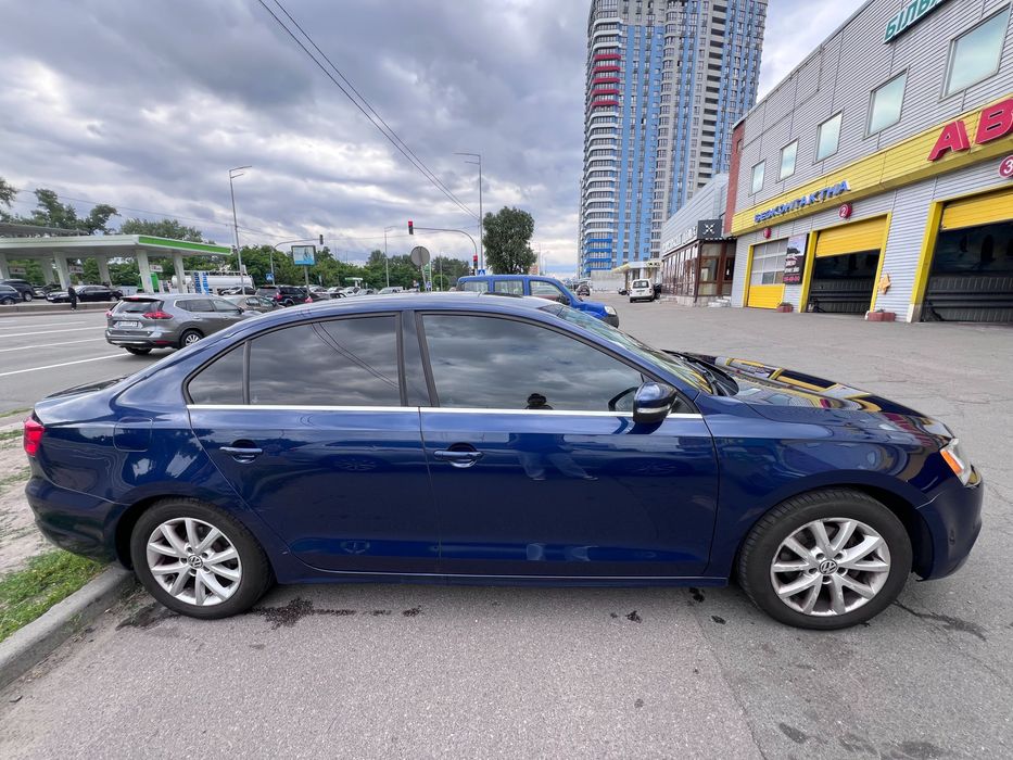 Авто Volkswagen Jetta 2013