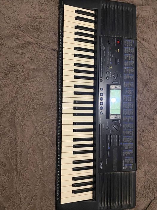 Продам синтезатор YAMAHA PSR-420