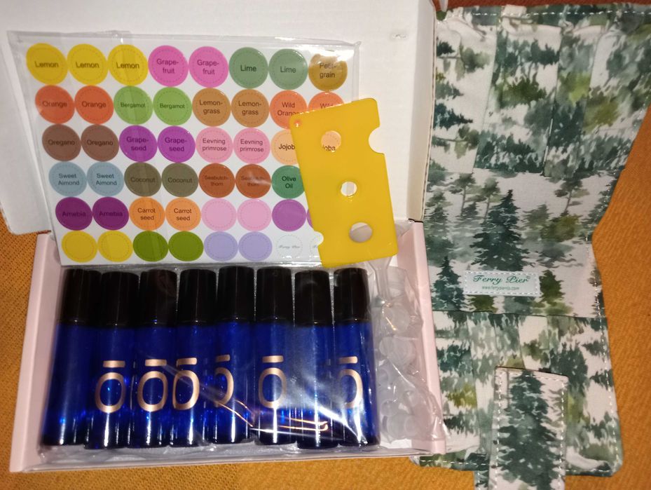 8 sztuk 10 ml Roll On Szklane Butelki na olejki, perfumy+organizer