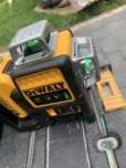 Laser dewalt zielony