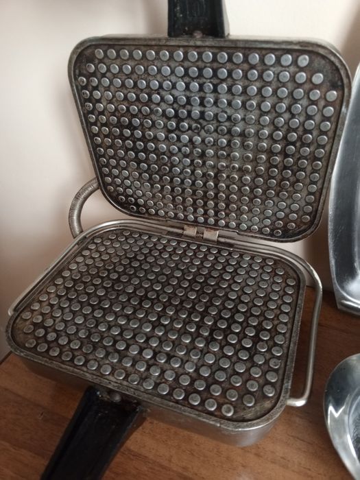 Электровафельница советская