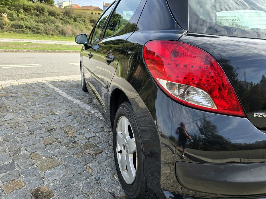Peugeot 207 1.6hdi 5 lugares