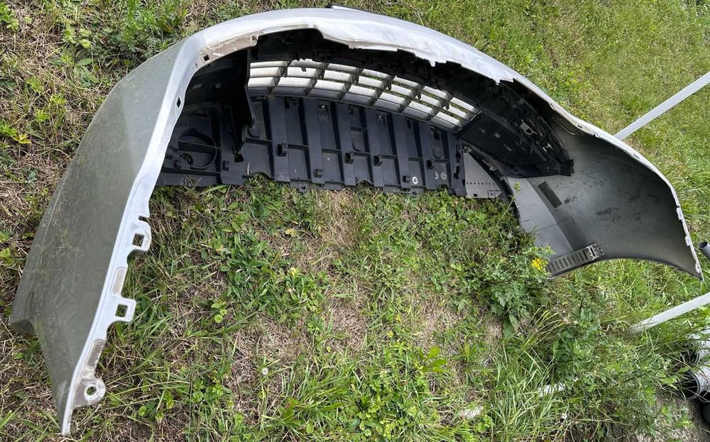 Laguna coupe zderzak przedni oryginał - zaślepki podłoga + gratis