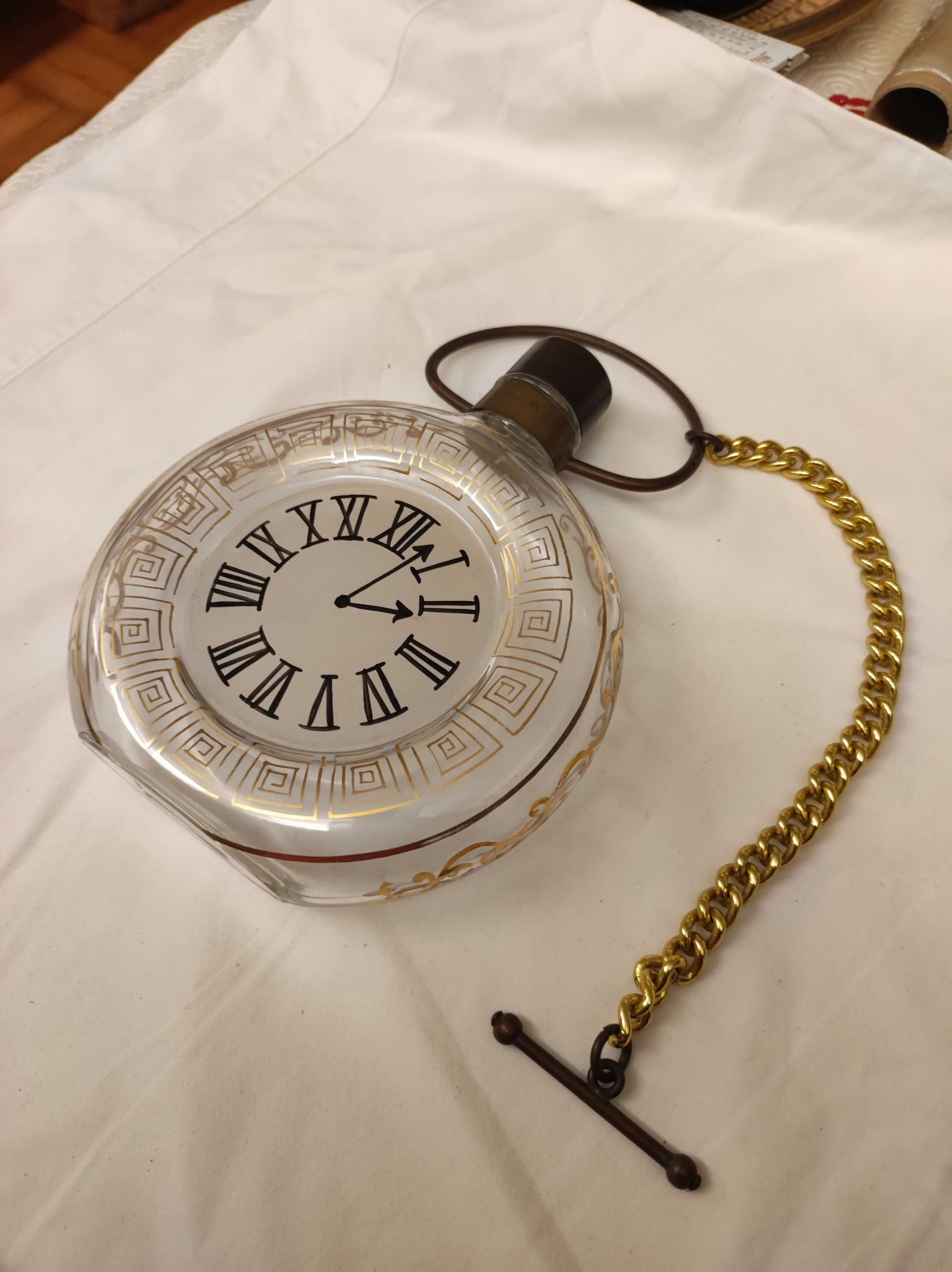 Garrafa de vidro em forma de relógio de bolso