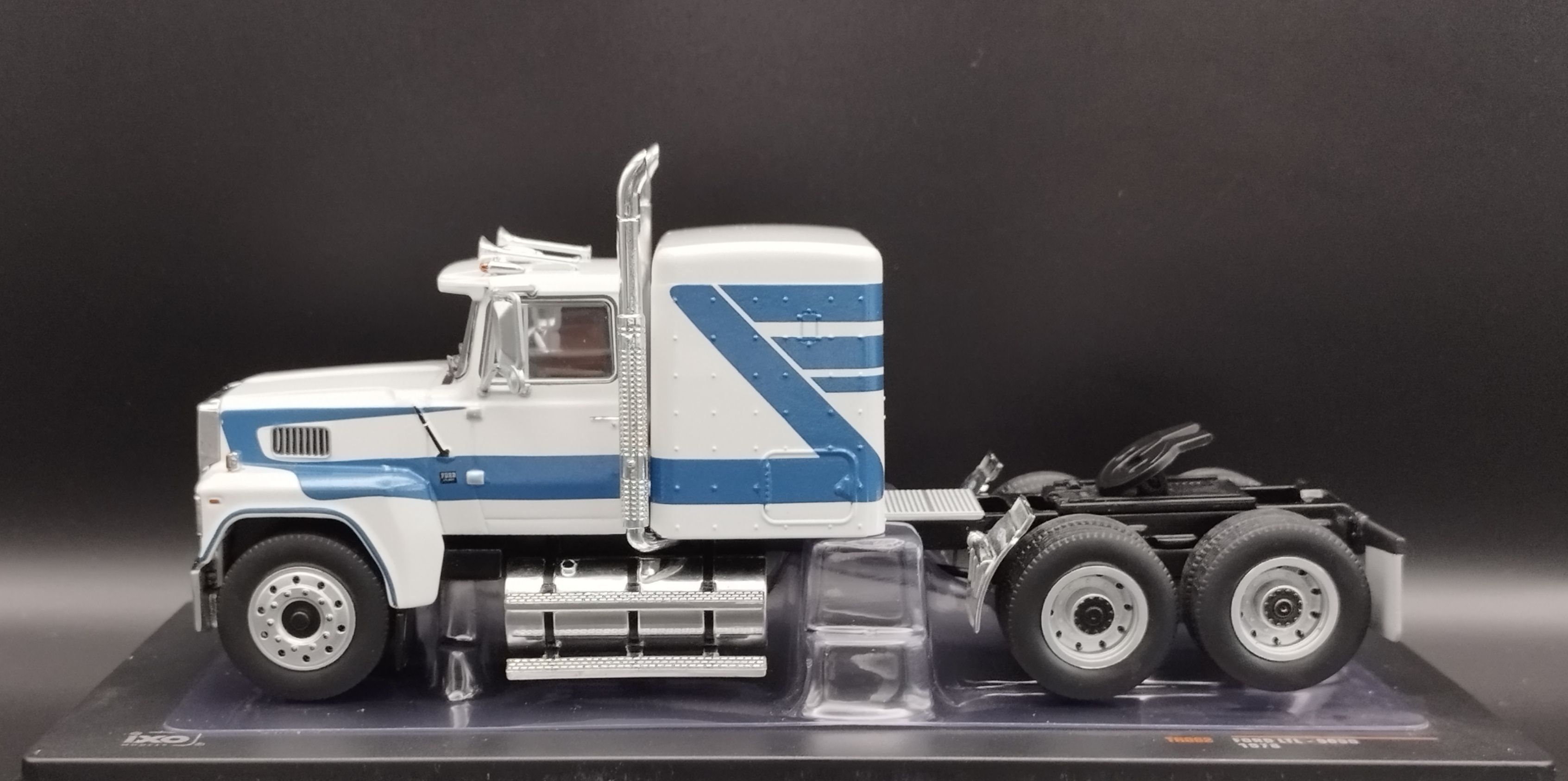 1:43 IXO 1978 Ford LTL-9000 model nowy