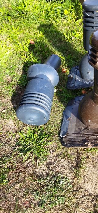 Kominki wentylacyjne 125 ocieplane antracyt i jeden brąz nieocieplany
