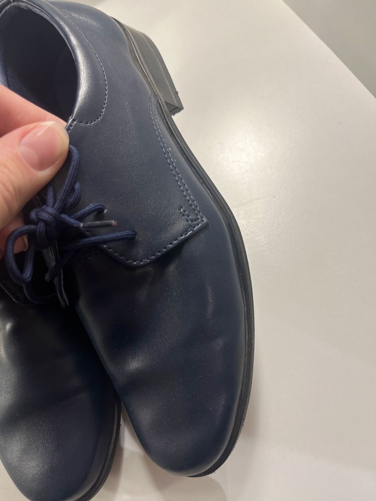 Eleganckie buty dla chłopca, świąteczne obuwie