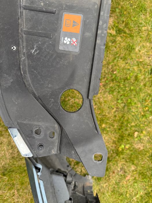 Передній бампер / решітка радіатора бампера Mazda CX-5 2012 - 2015