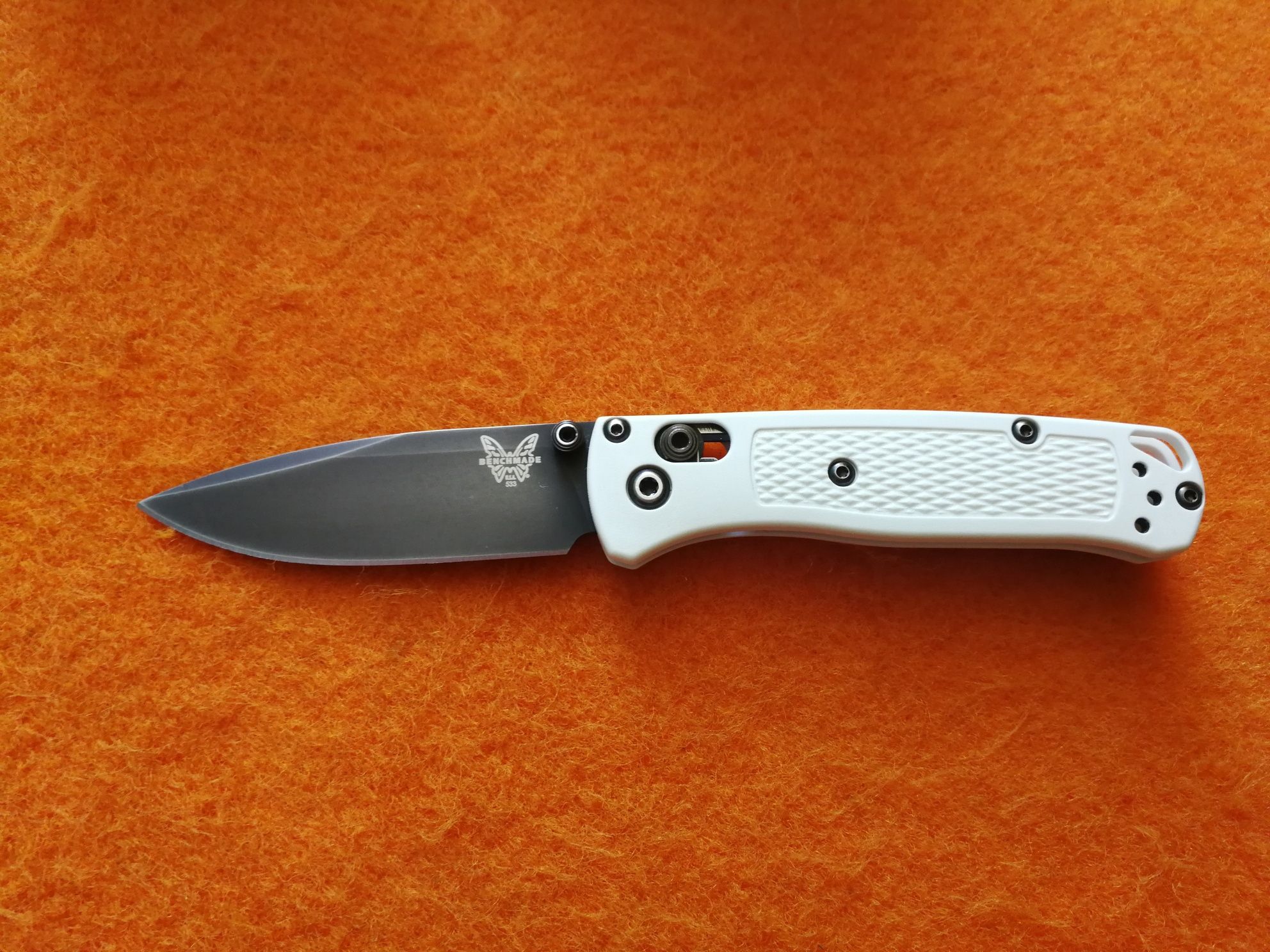 Nóż Benchmade Mini Bugout biały czarny USA EDC kolba survival Morakniv