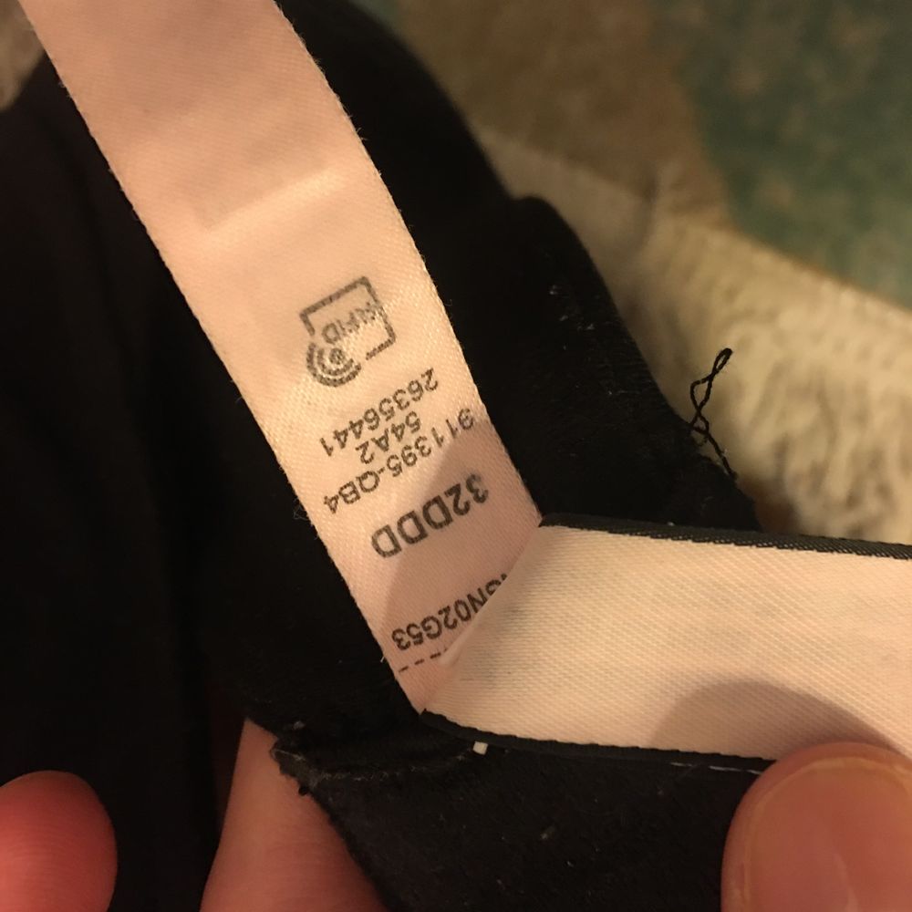 czarny stanik biustonosz victoria’s secret bez push up koronkowy 70 F