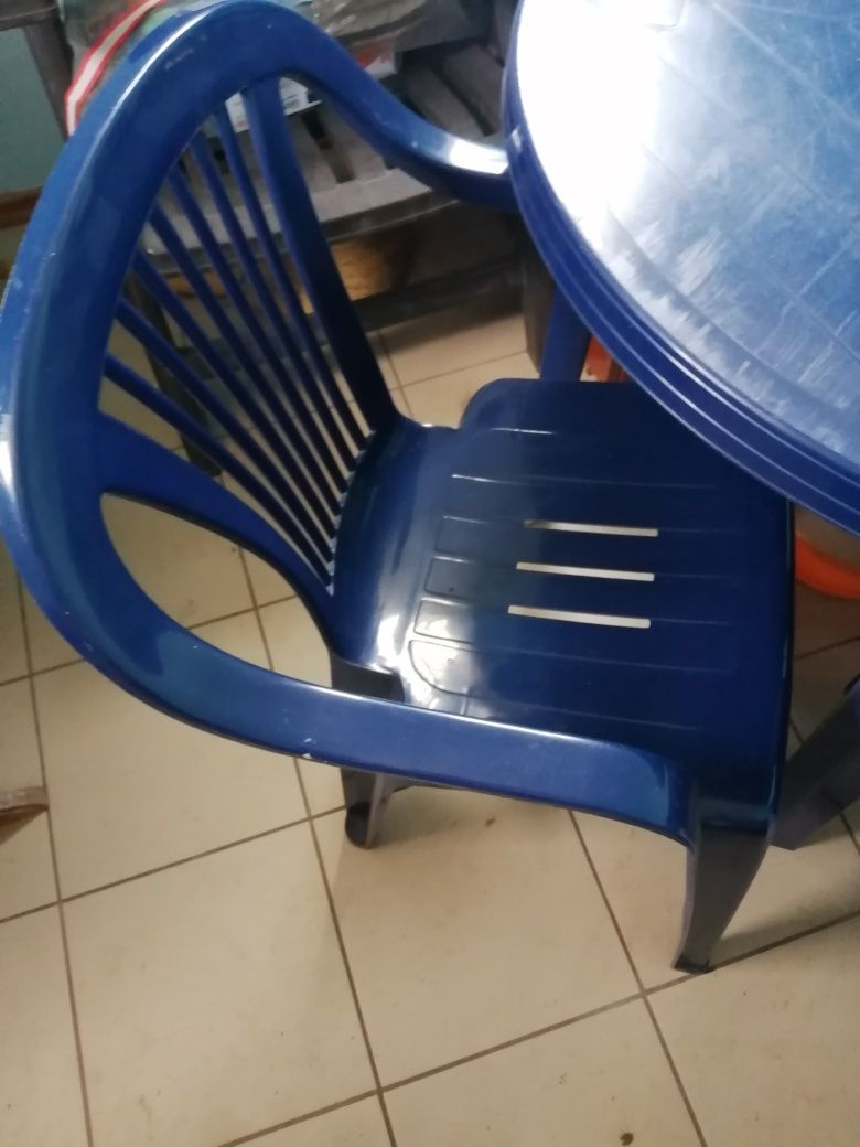 Stół  i  4  krzesła