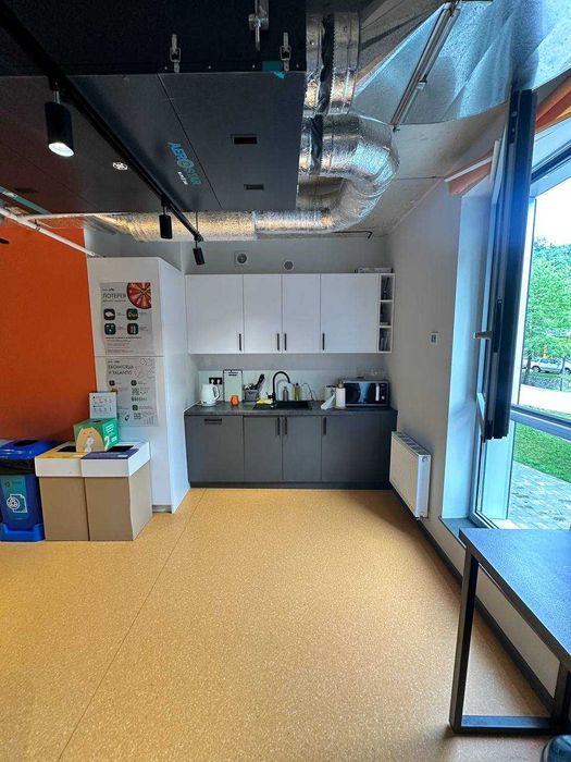 Оренда офісу з ремонтом та власною терасою на вул.Стуса.335м2.