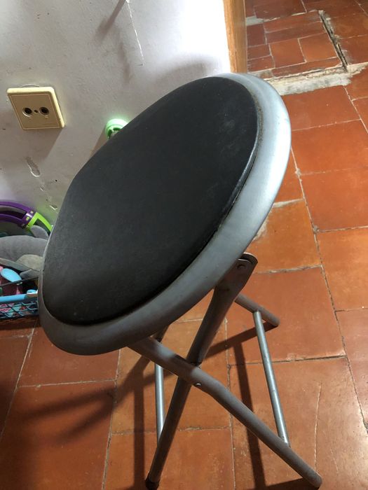 Banquinho dobravel em metal