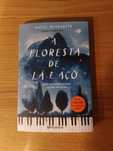 Livro a floresta de lã e aço