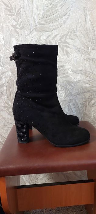 Замшевые ботинки