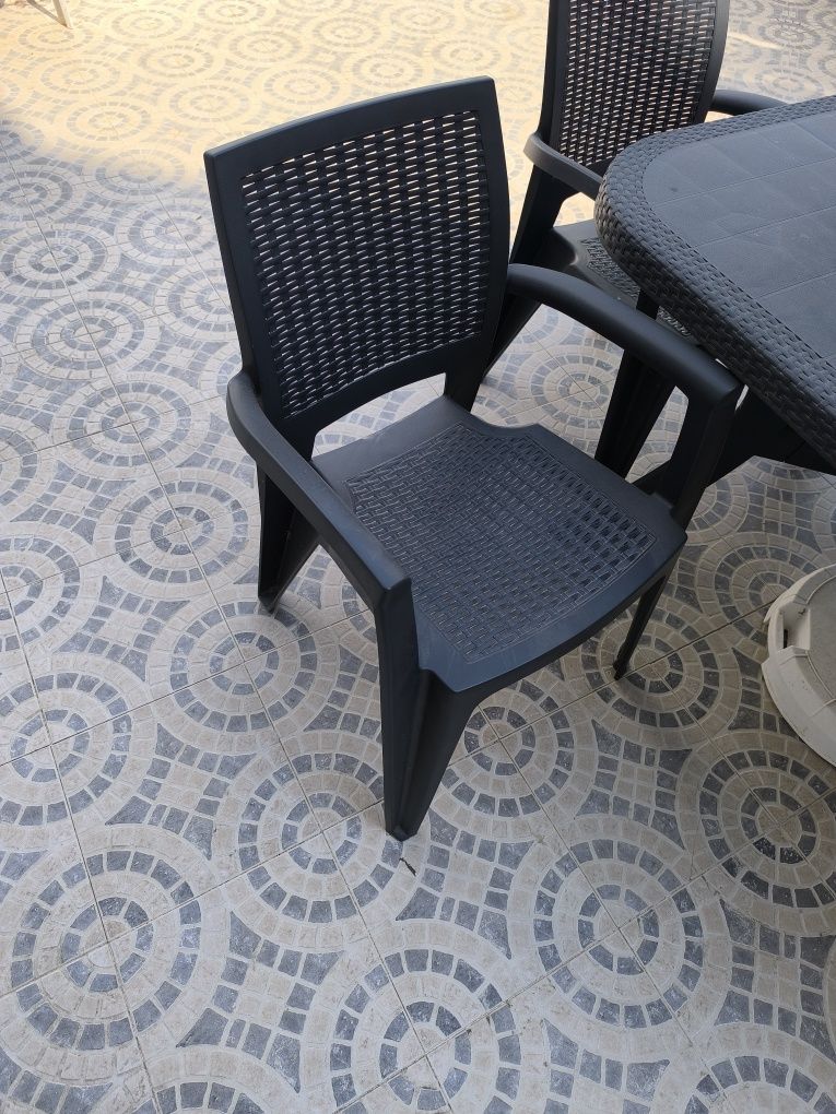 Mesa e 4 cadeiras de jardim