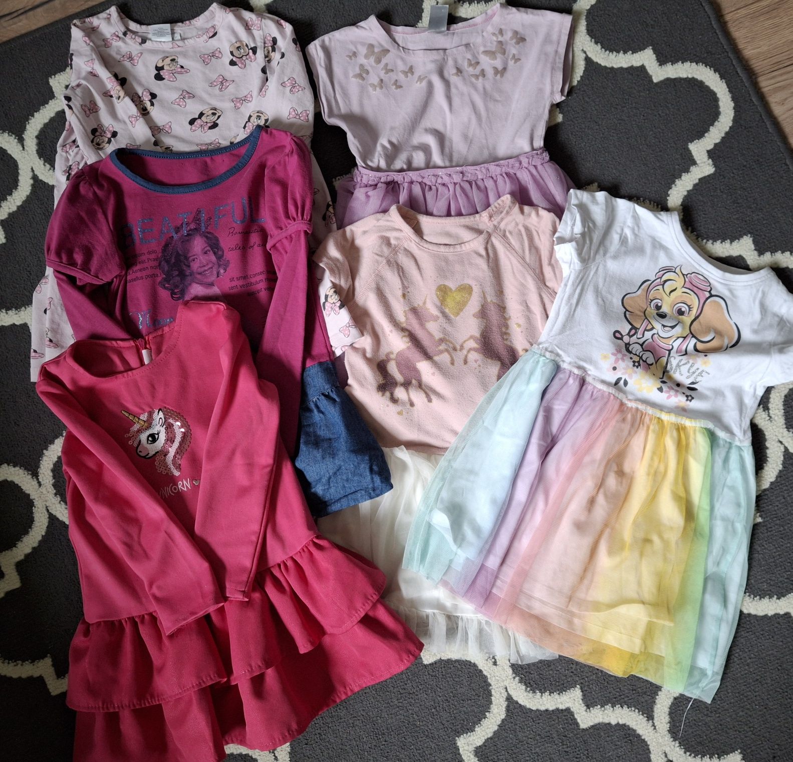 Ubrania dla dziewczynki 104