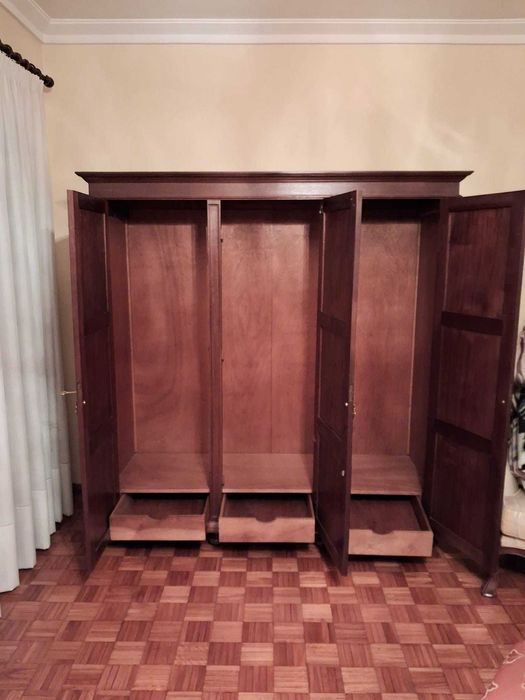 Roupeiro quarto bom estado