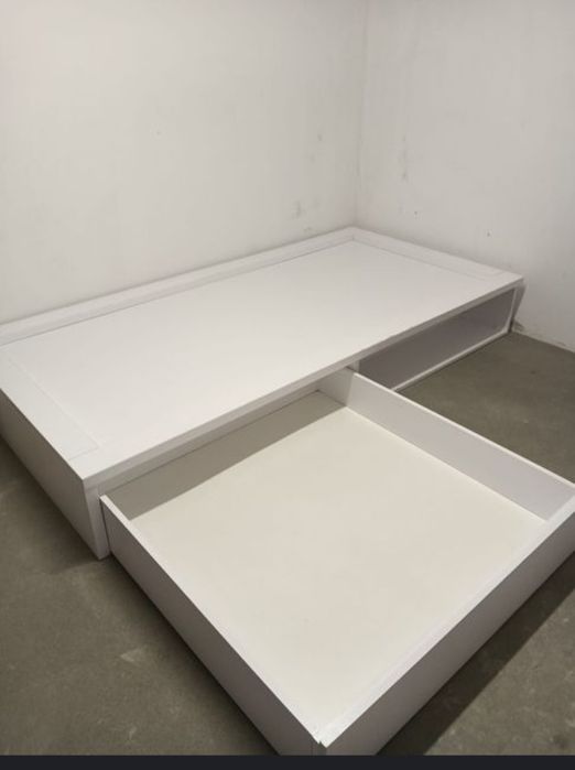 Łóżko białe z szufladą