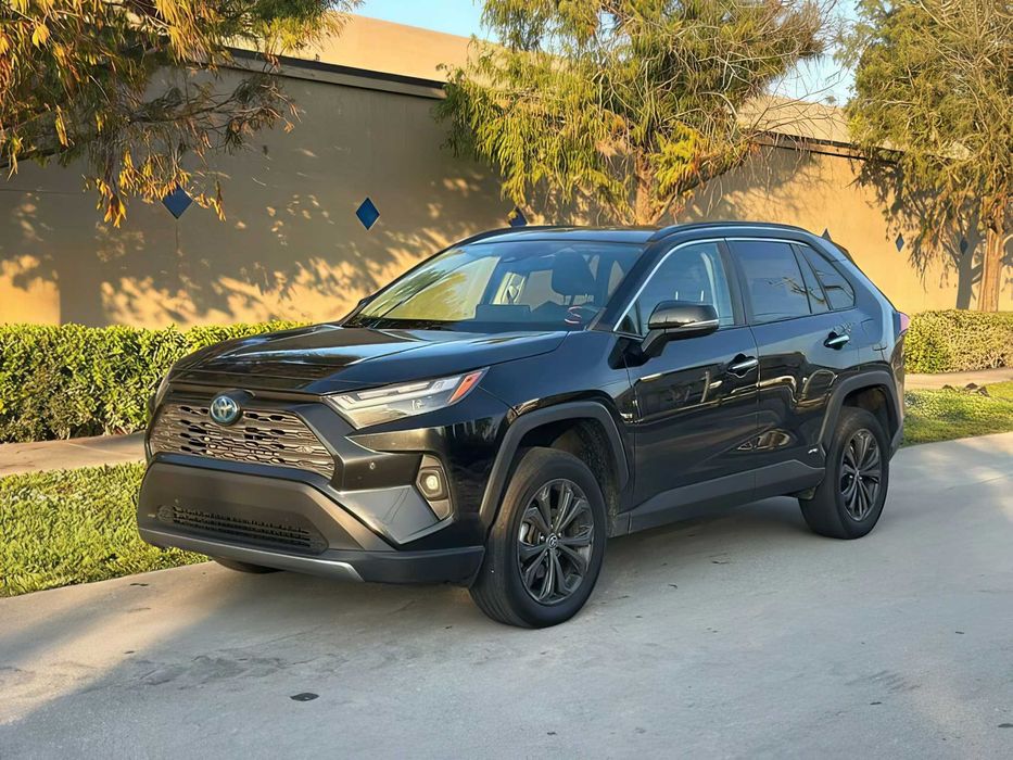 Toyota RAV4      2023