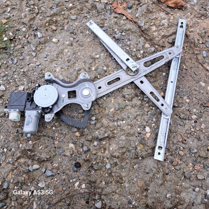 Sprzedam Mechanizm do podnoszenia szyby hyundai i20