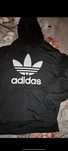 Czarna bluza adidas z kapturem