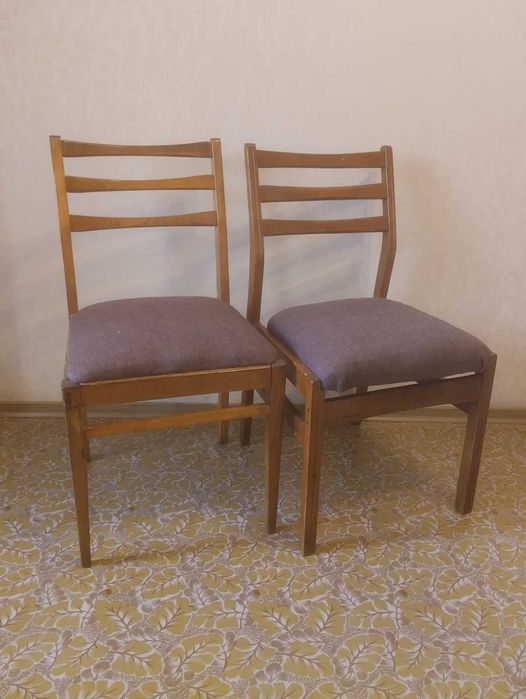 Стільці із масиву дерева. Стул. Стулья.