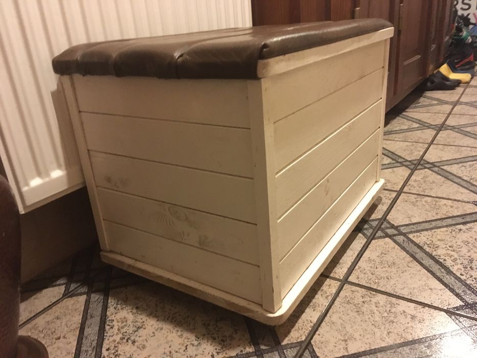 Pufka drewniana skórzana