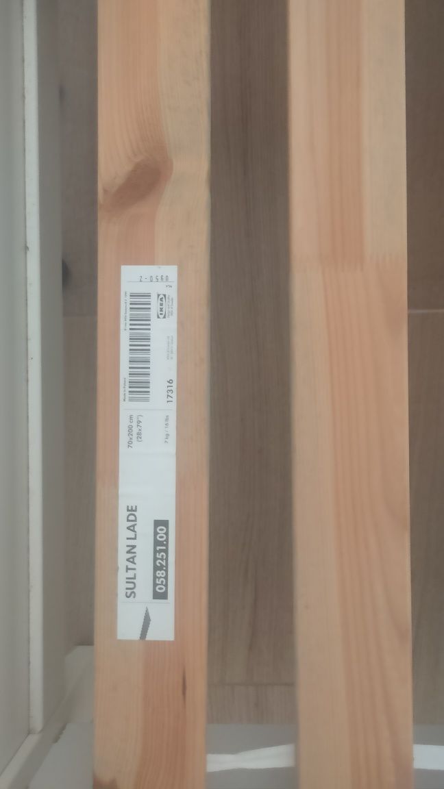 Vendo estrutura de cama de casal mais estrado de madeira do IKEA