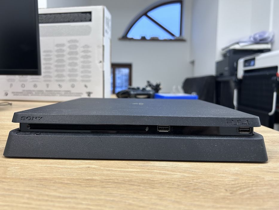 Продам Playstation 4 Slim 7000 грн.