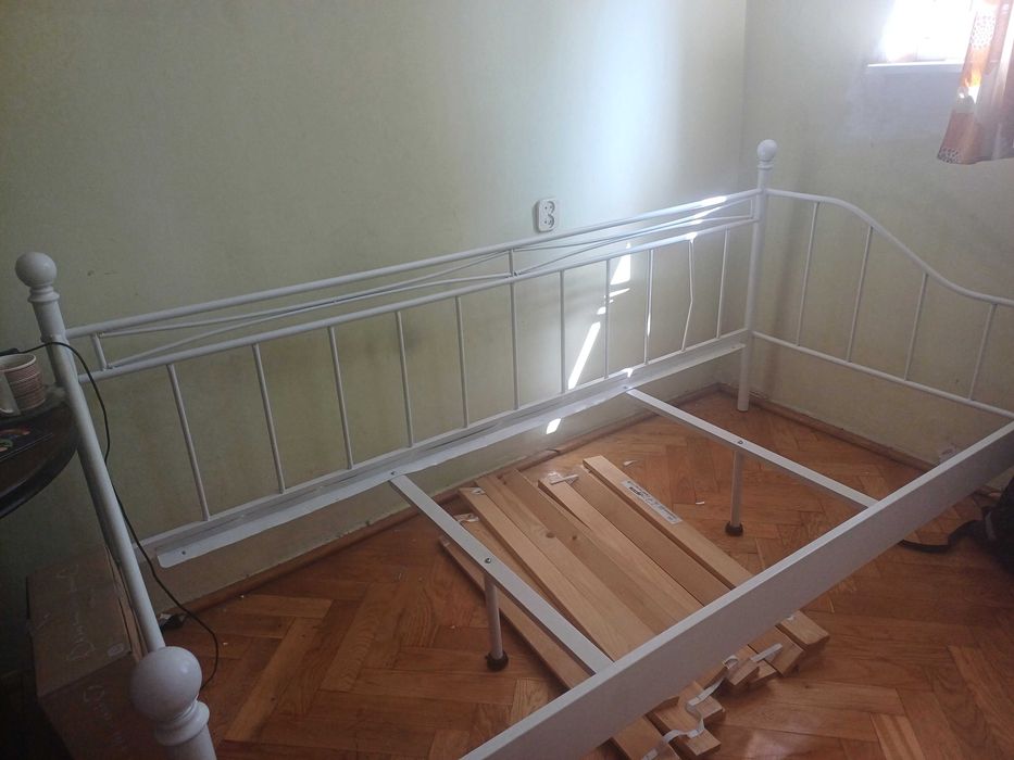 Piękna rama łóżka 90x200 z dnem, z wadami