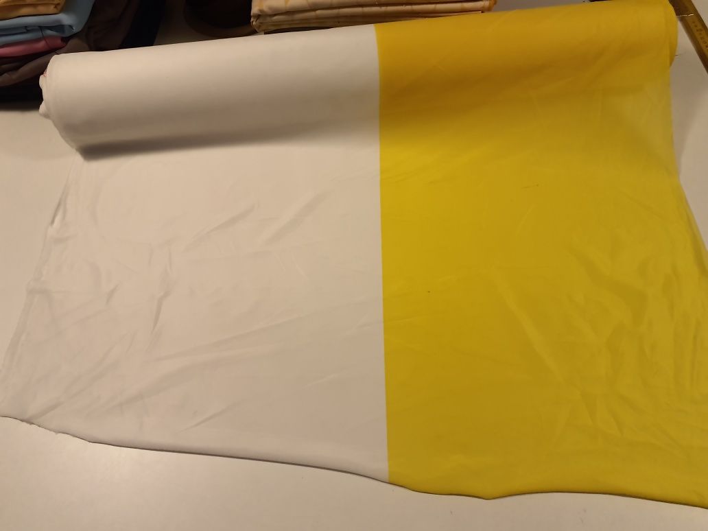 Tkanina flaga biało/żółta szer.83 cm.
