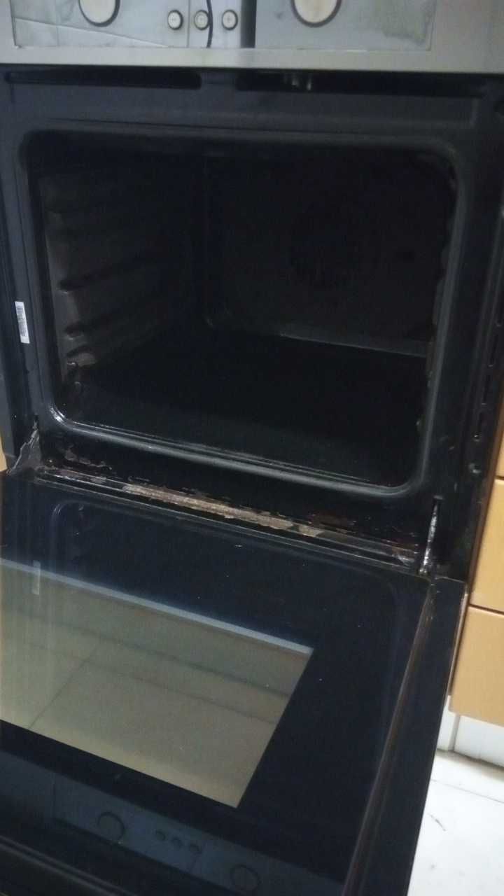 Forno, placa vitrocerâmica, exaustor e frigorifico usados