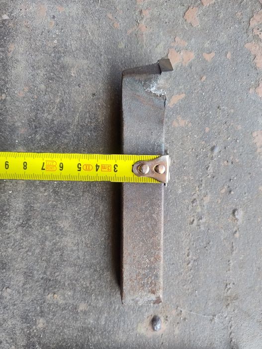 Резец проходной с напаянной пластиной из твердого сплава