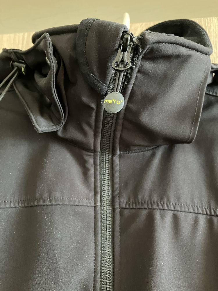 Płaszcz softshell z paskiem