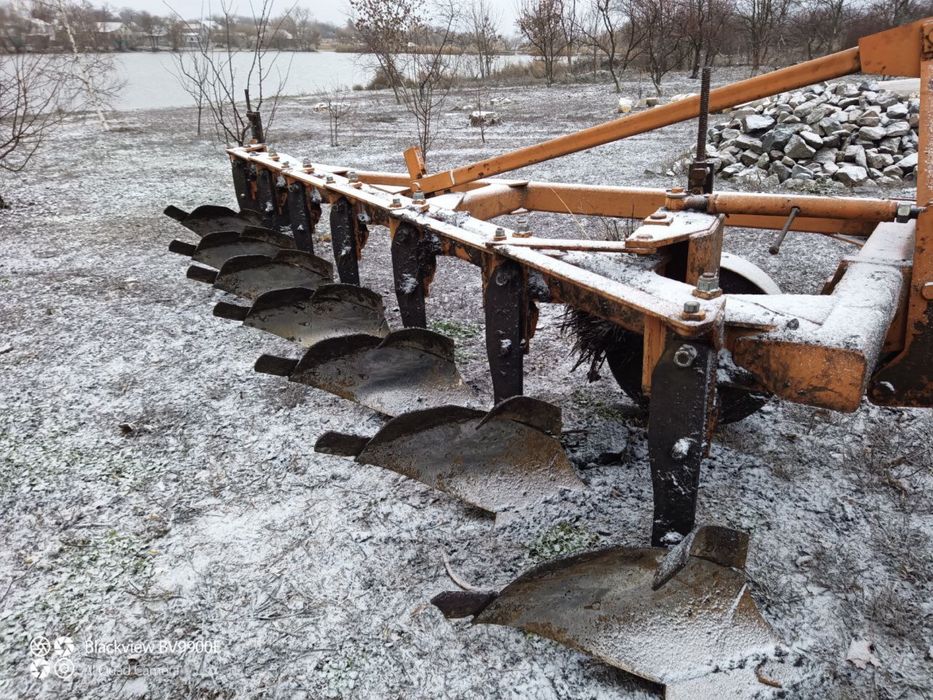 Плуг 7 корпусний з регулюванням